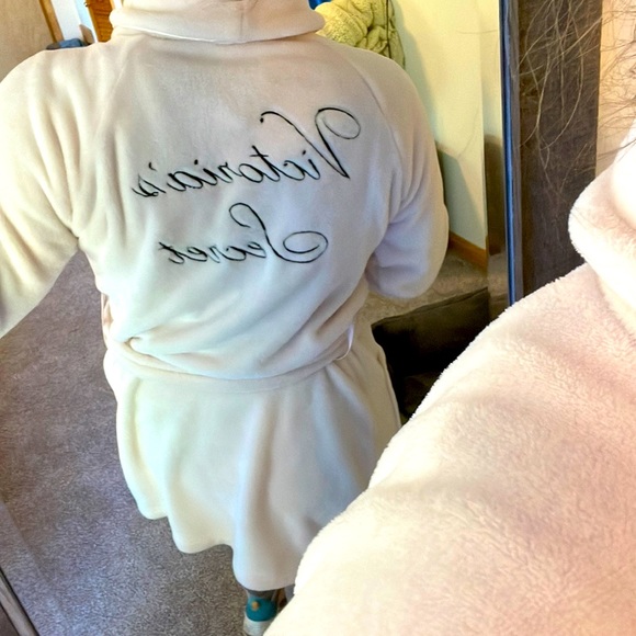 Victoria's Secret Other - VS Fluffy Robe